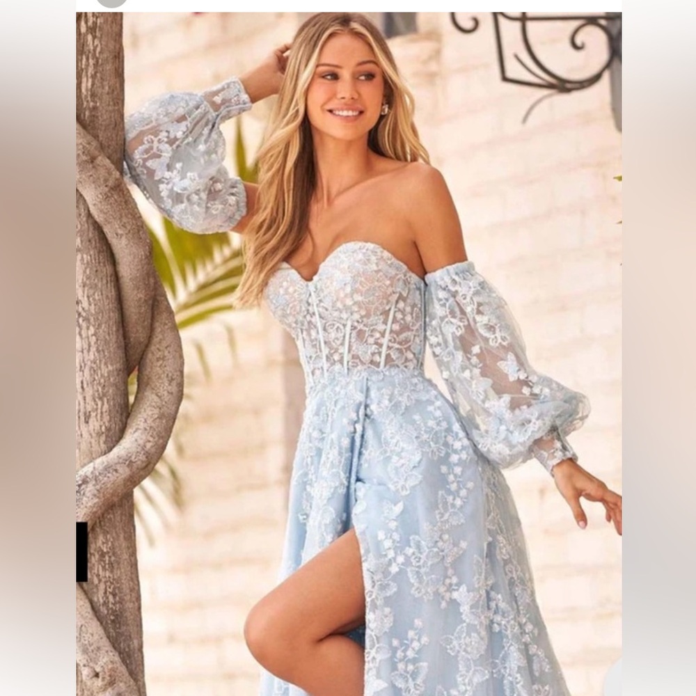 Sherri hill ethereal 54840 light blue dress size 2/4